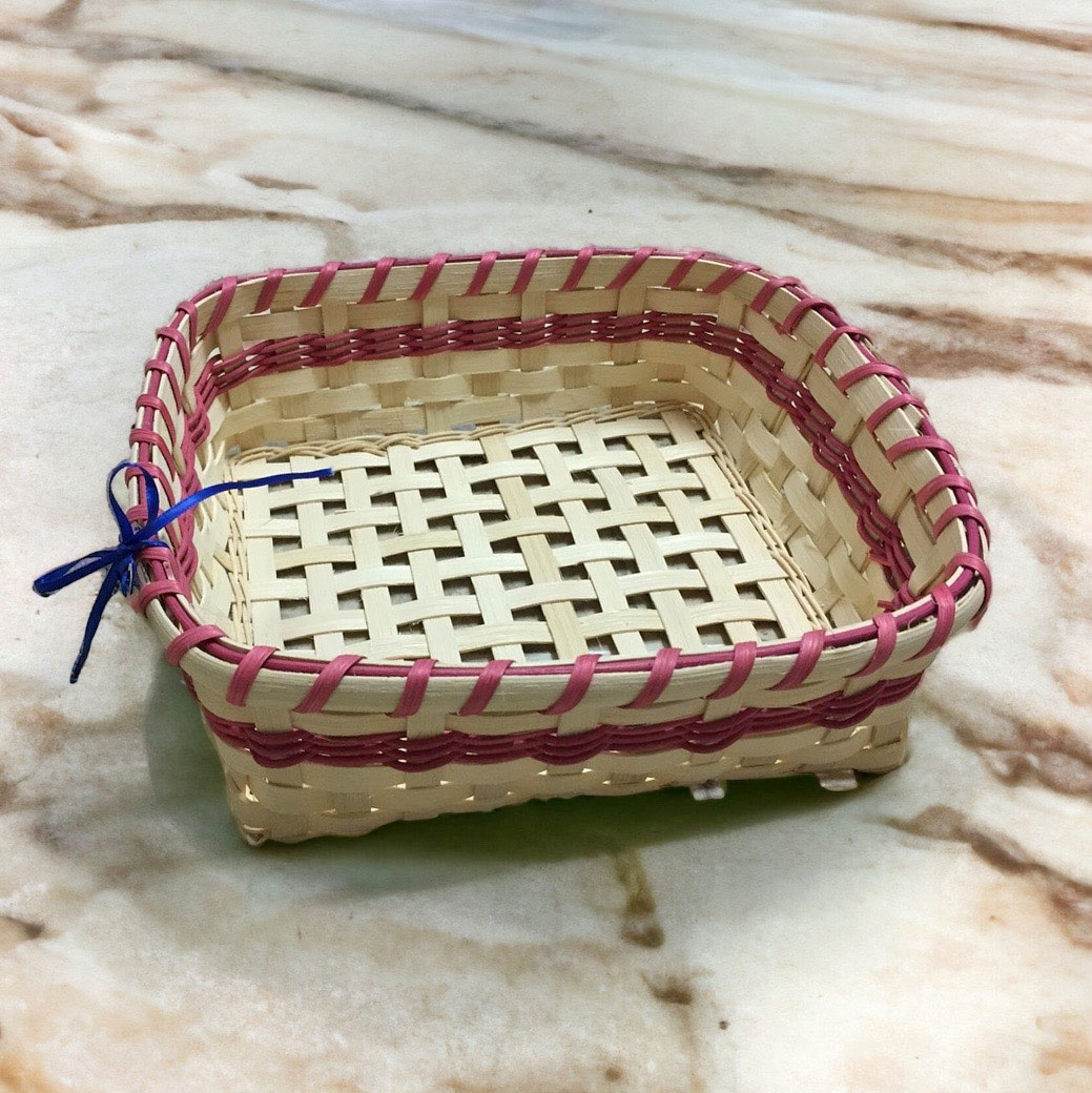 Square Basket Example by Lynn Goldberg